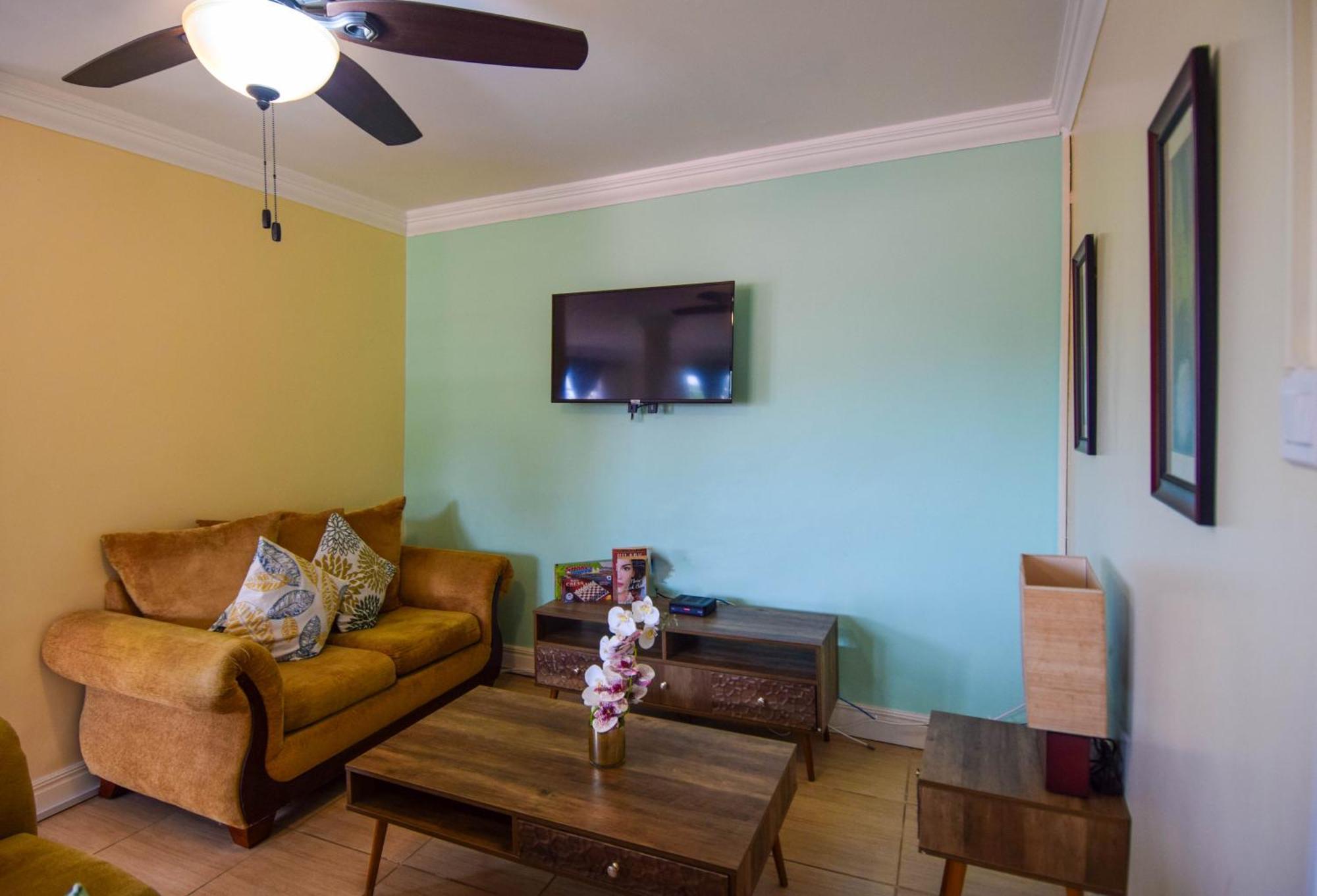 Sea Piton View Apartment- Location, Convenience, Modern Living Soufrière Eksteriør billede